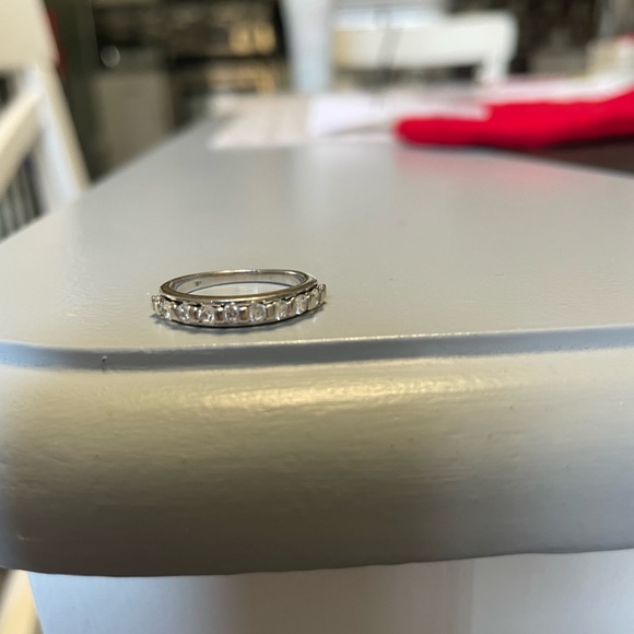 .6 ct. white gold wedding band - Picture 3 of 7